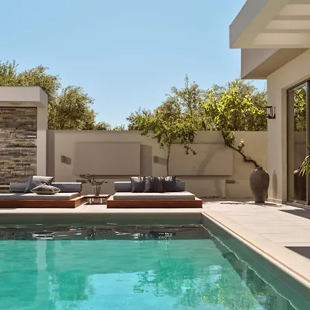 Anastasia - 2 Bedrooms & Heated Pool, By Zantewize *