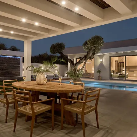 Anastasia - 2 Bedrooms & Heated Pool, By Zantewize Villa