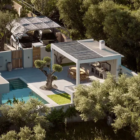 Anastasia - 2 Bedrooms & Heated Pool, By Zantewize *