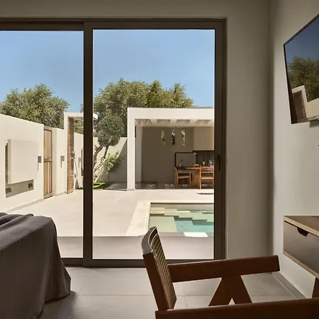 Anastasia - 2 Bedrooms & Heated Pool, By Zantewize Villa *